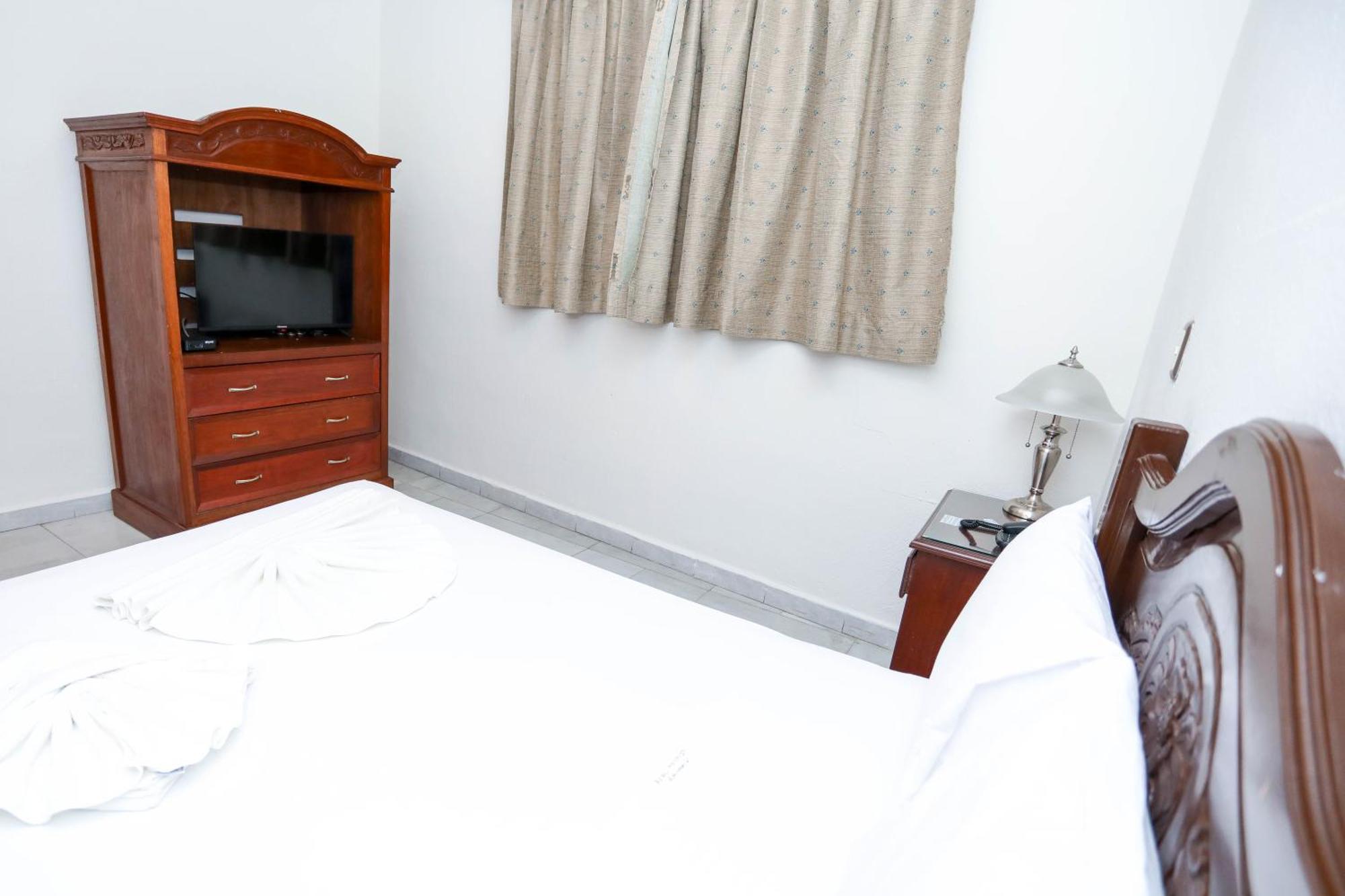 Hotel Avenida Канкун Экстерьер фото