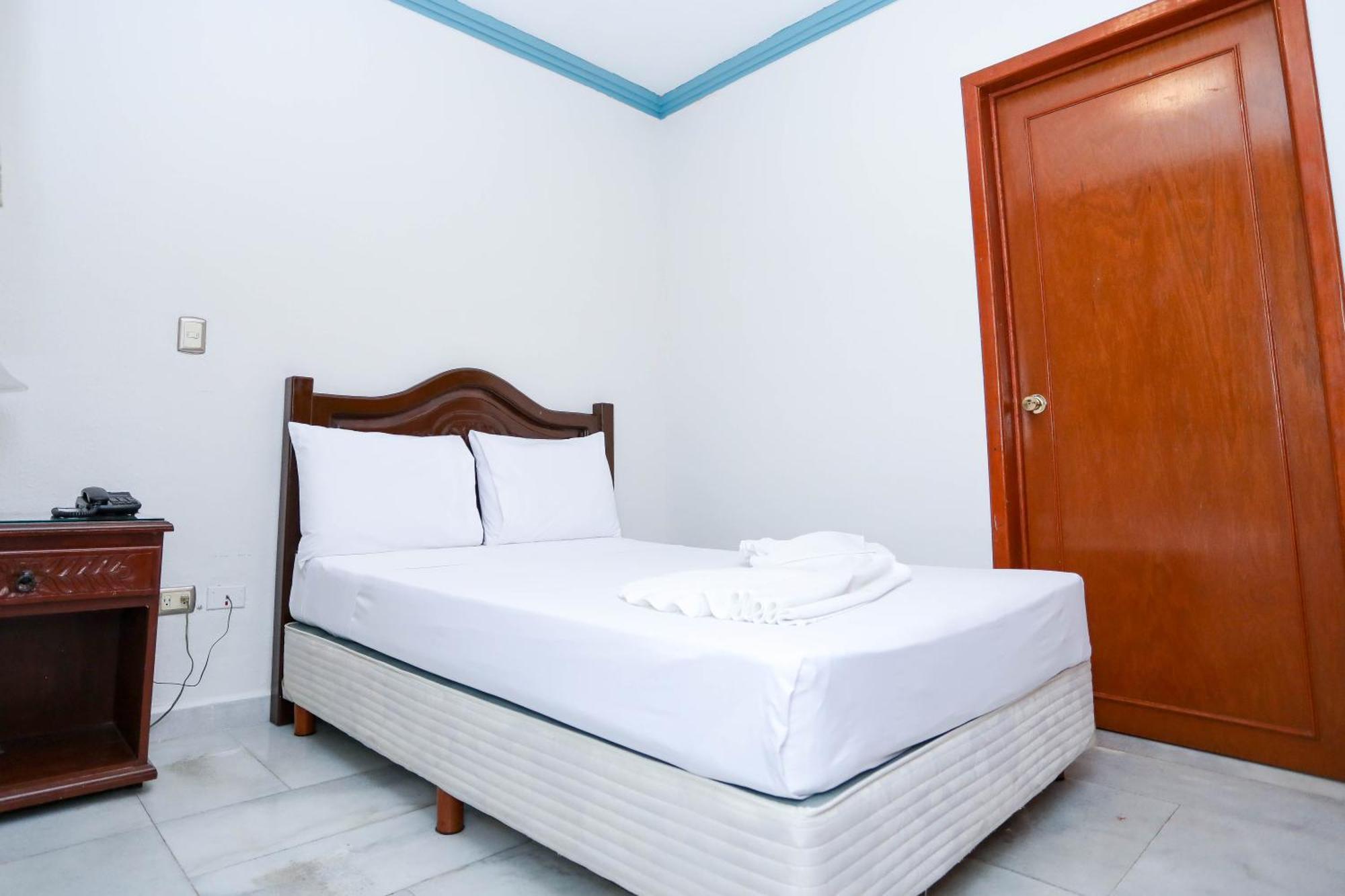 Hotel Avenida Канкун Экстерьер фото