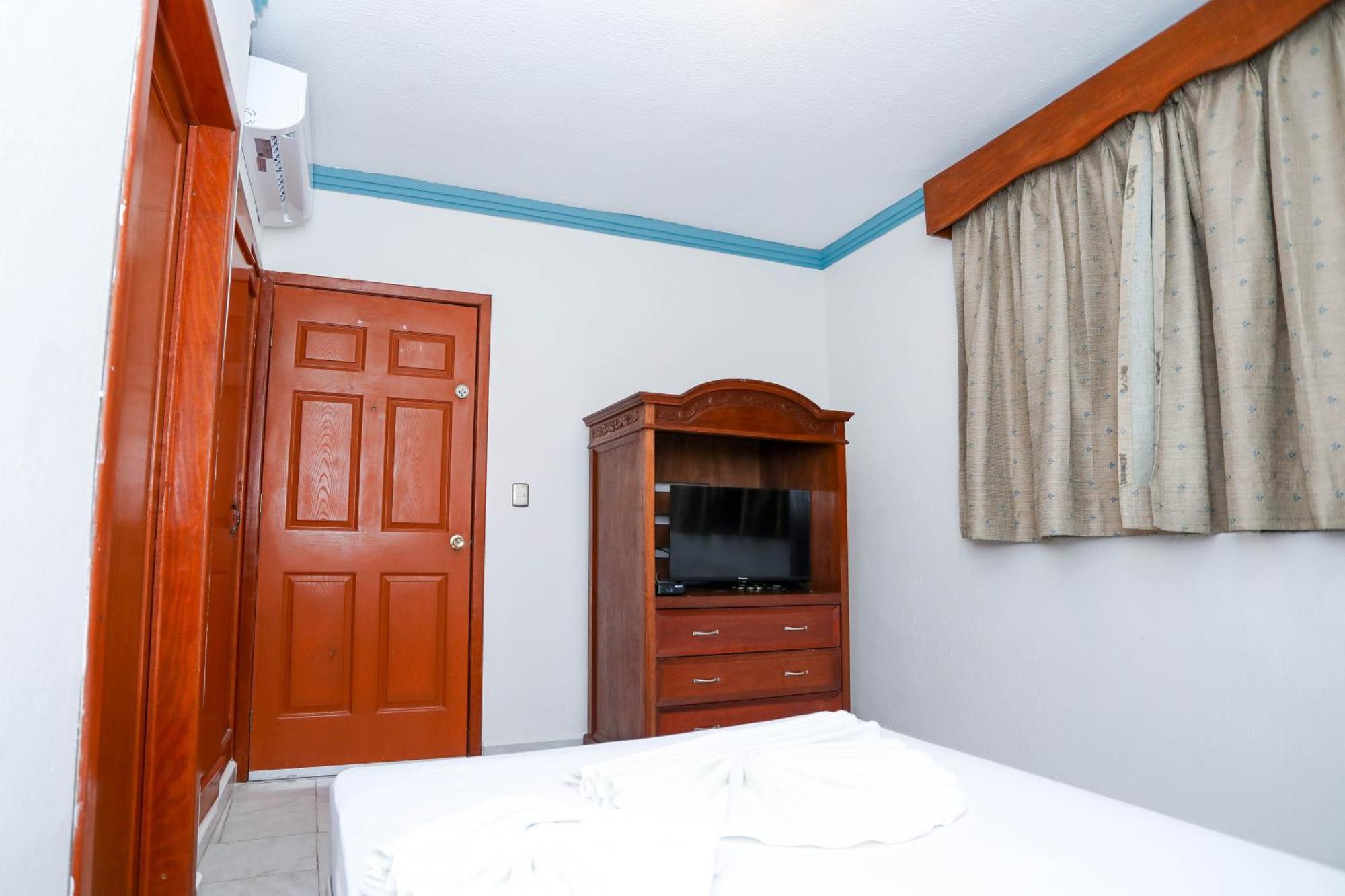 Hotel Avenida Канкун Экстерьер фото