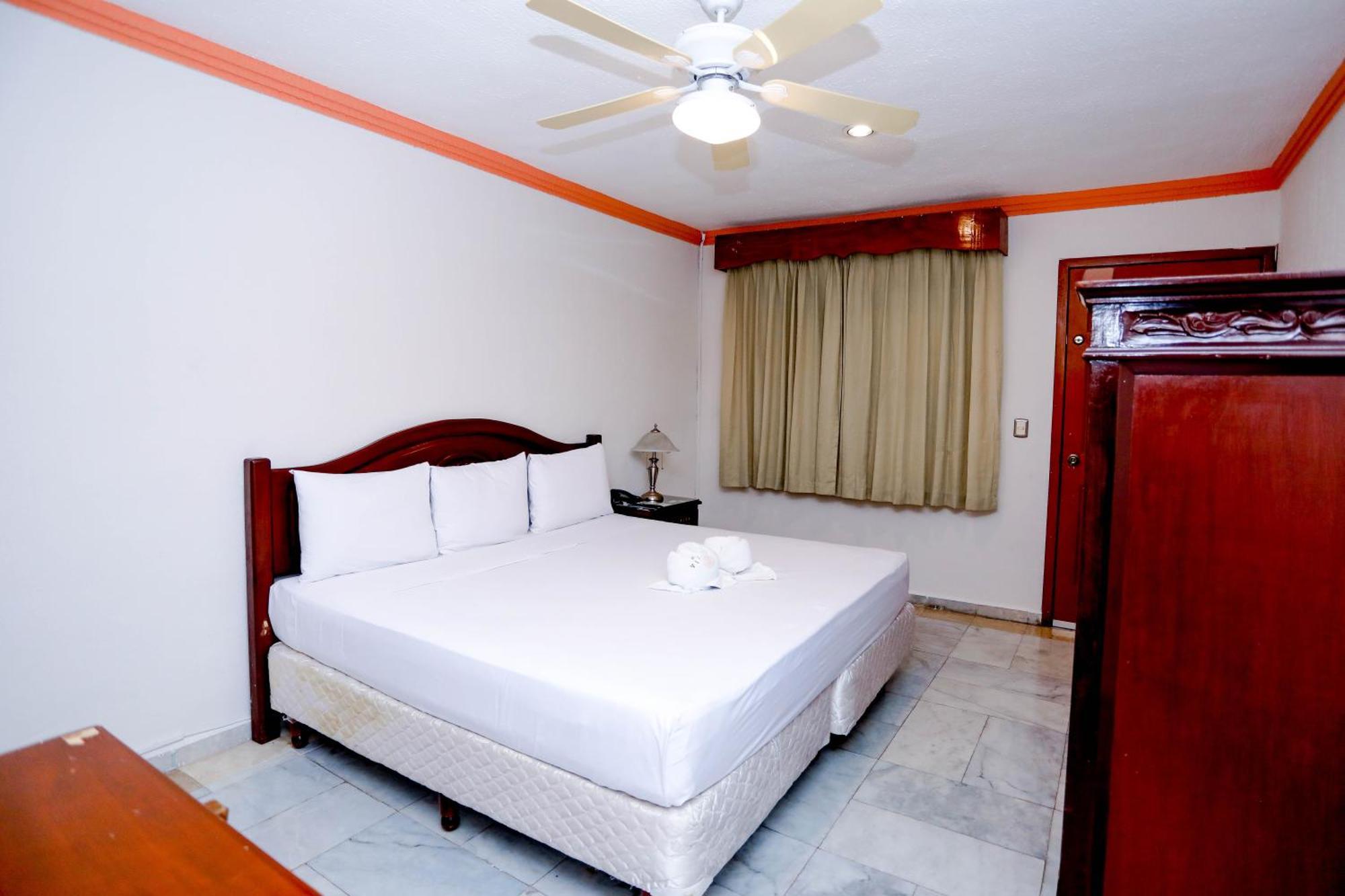 Hotel Avenida Канкун Экстерьер фото