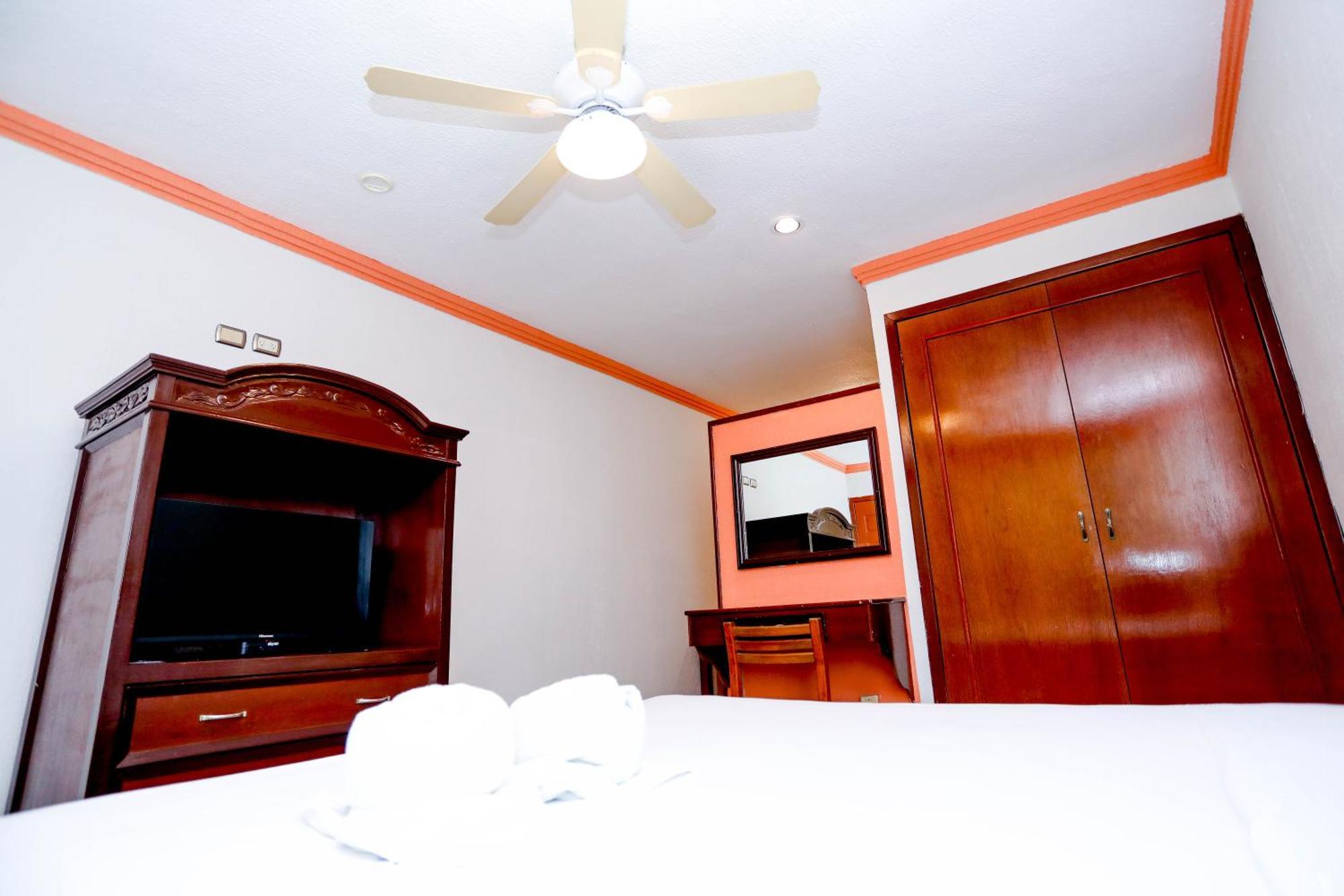 Hotel Avenida Канкун Экстерьер фото